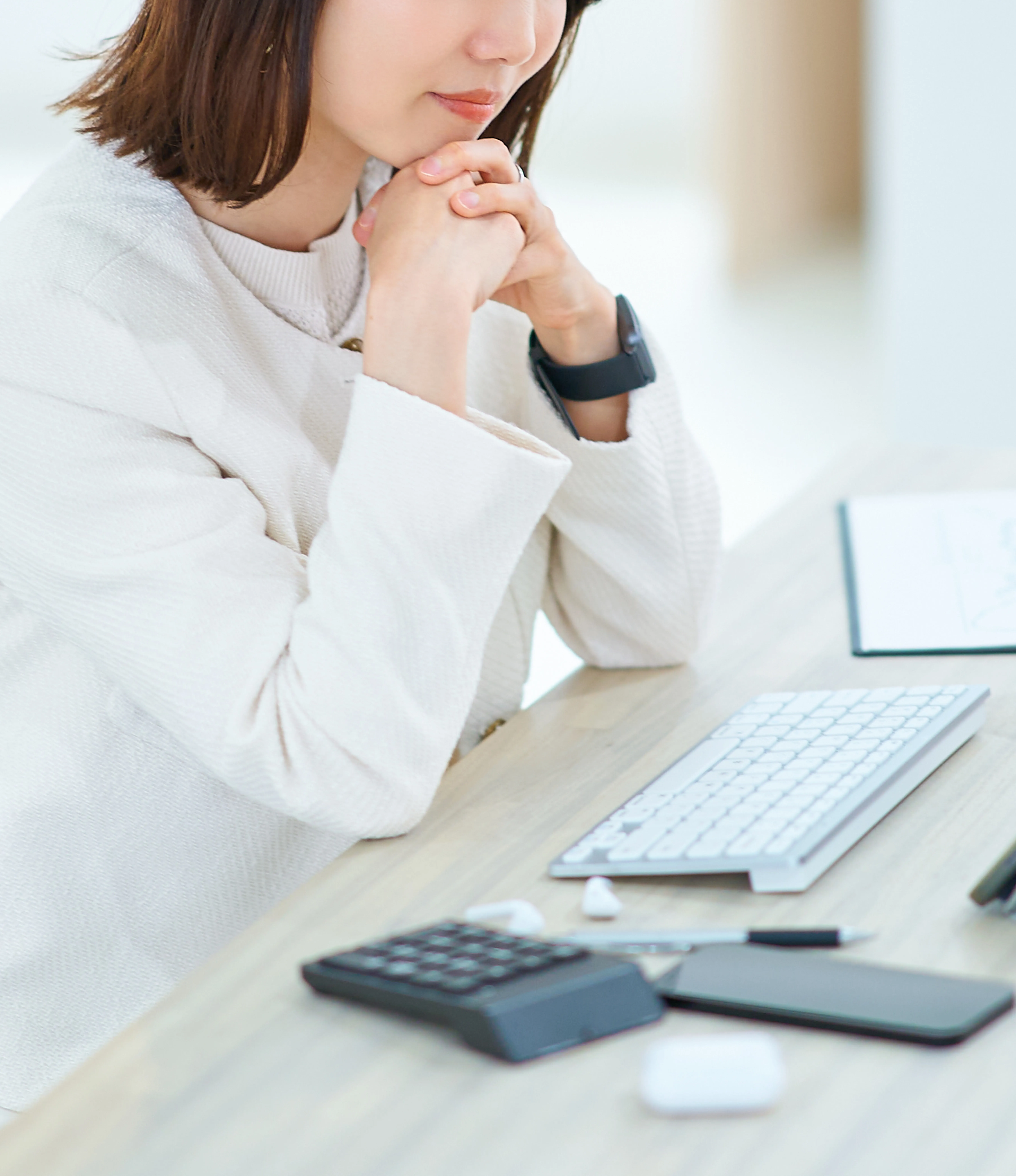 Woman with white pulli